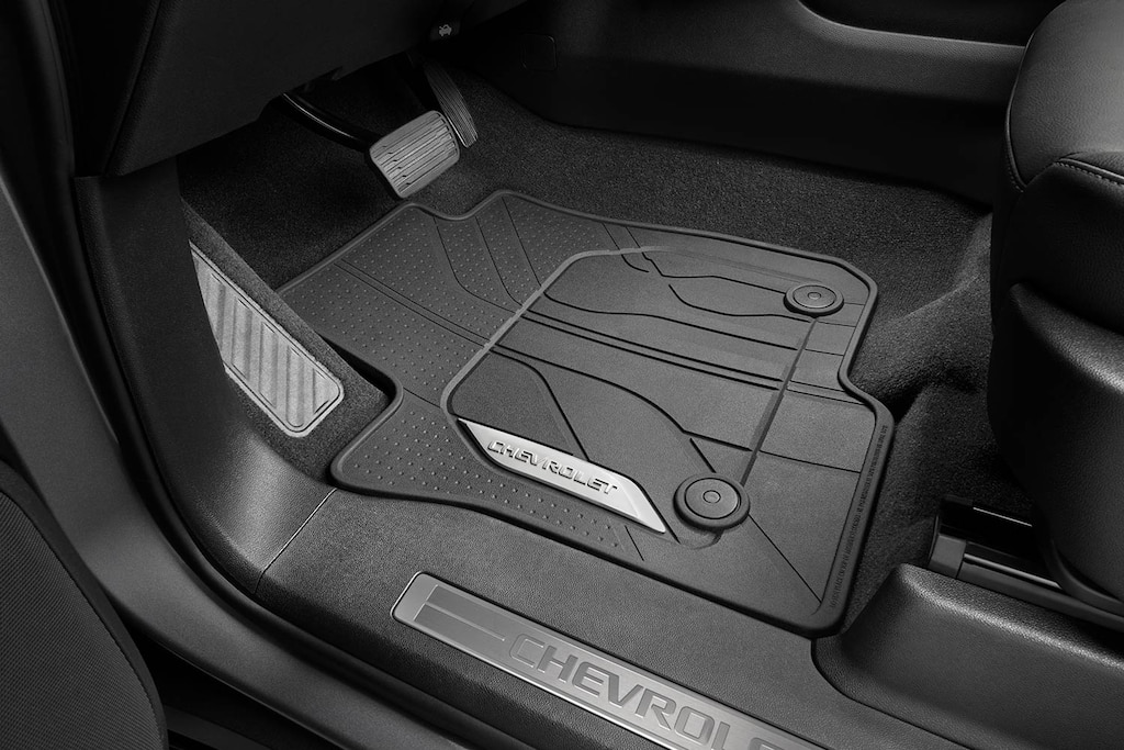 Tapete de vinil primera fila en color negro con logo Chevrolet para Tahoe 2024